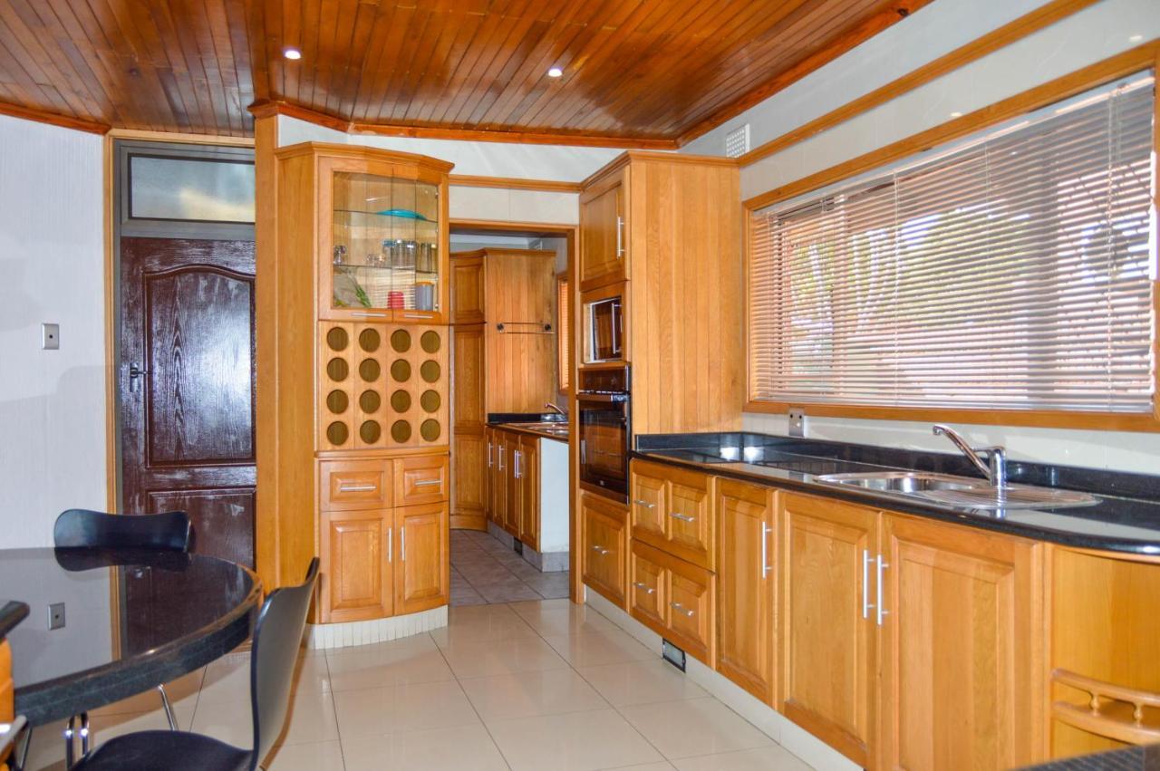 Emangunini Guest House Richards Bay Exterior photo
